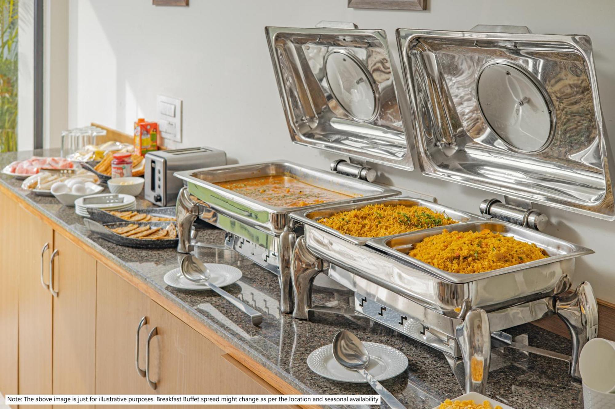 Itsy Hotels Rk Palace Vadodara Exterior photo